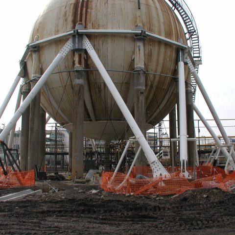 Mise en conformité sismique d’une sphère de stockage de butadiène (2400 m³)